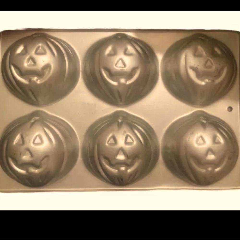 Vintage 1983 Halloween Wilton Pumpkins Cupcake Pan